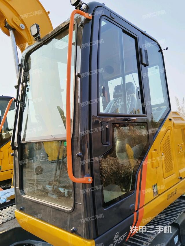 駕駛室整體（整機(jī)外觀）