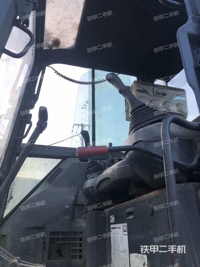 駕駛室整體(整機外觀) 駕駛室整體(整機外觀)