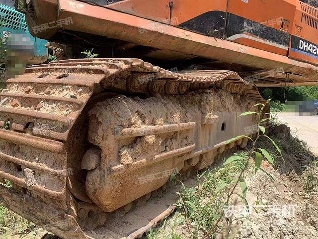 單側(cè)履帶整體（整機(jī)外觀）