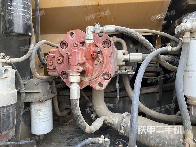 液壓泵艙室正面整體（整機(jī)外觀）