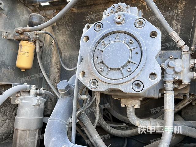 液壓泵艙室正面整體(整機(jī)外觀) 液壓泵艙室正面整體(整機(jī)外觀)
