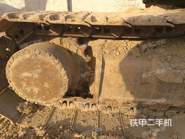 右驅(qū)動輪（行走機構(gòu)）