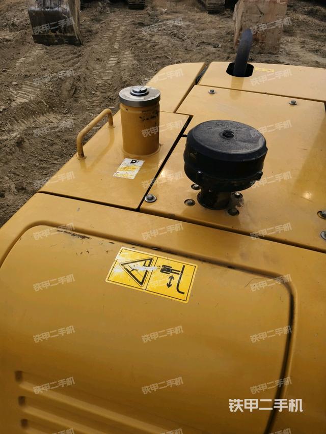 轉(zhuǎn)盤和下車架正前（工作和回轉(zhuǎn)裝置）