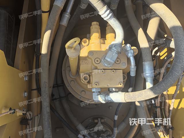 回转马达和主控阀（整机外观）