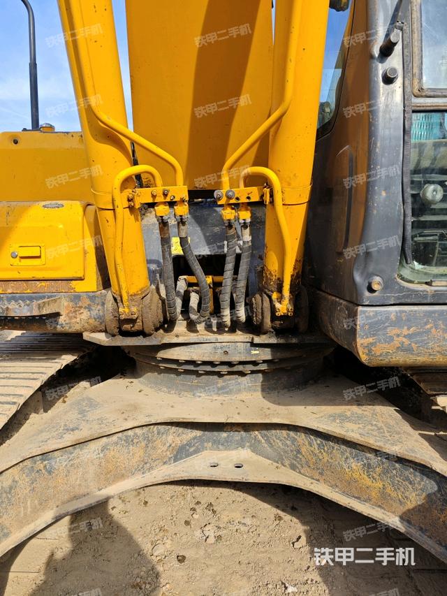 轉(zhuǎn)盤和下車架正前（工作和回轉(zhuǎn)裝置）