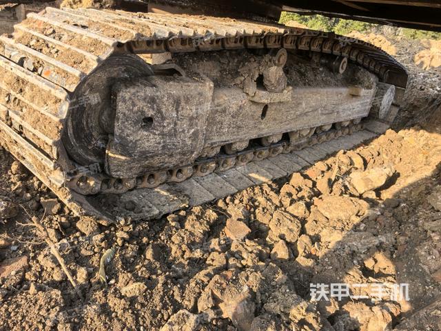 單側(cè)履帶整體(整機外觀) 單側(cè)履帶整體(整機外觀)