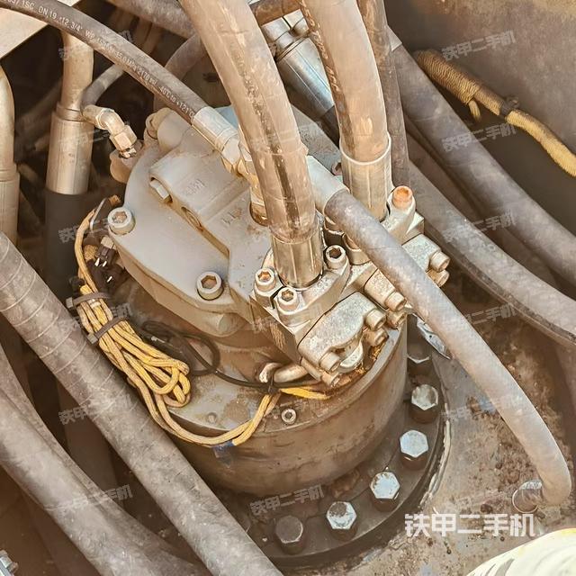 回转马达和主控阀（整机外观）