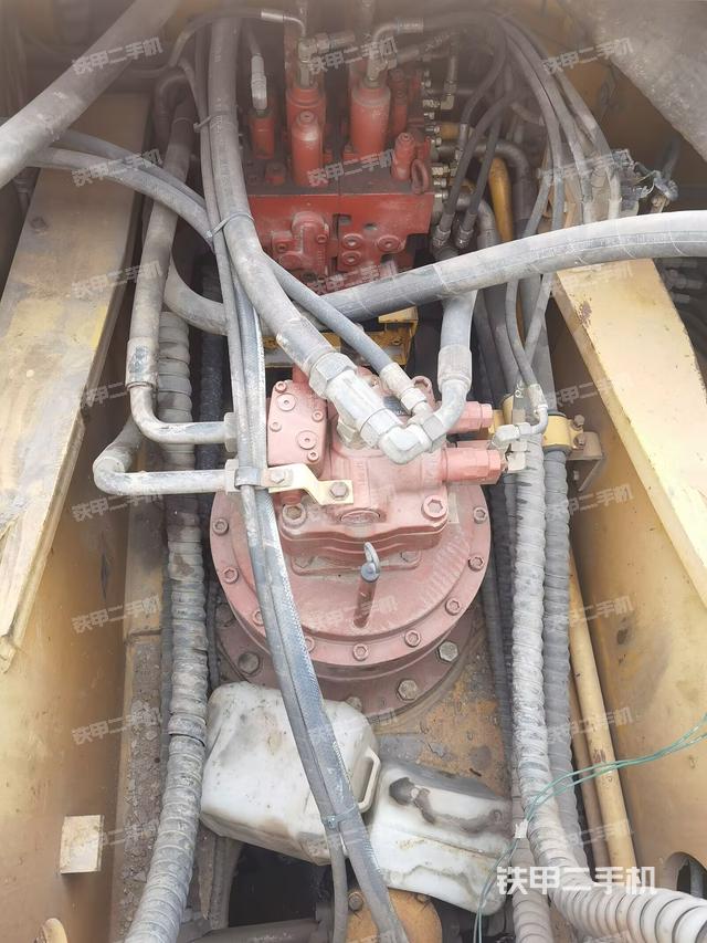 回轉(zhuǎn)馬達(dá)（上車部件）