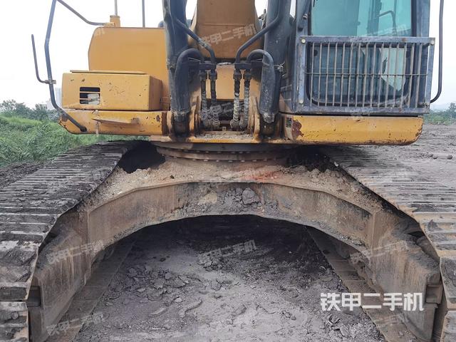 轉(zhuǎn)盤和下車架正前（工作和回轉(zhuǎn)裝置）