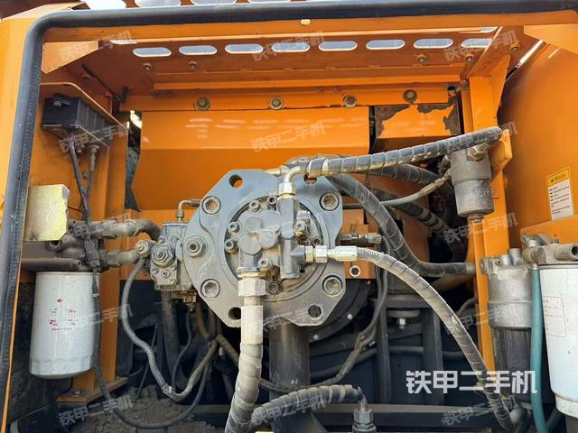 液壓泵艙室正面整體（整機(jī)外觀）