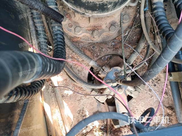 中央回轉(zhuǎn)接頭特寫（上車部件）