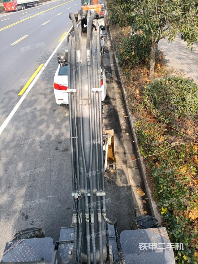 大臂背部俯視(工作和回轉(zhuǎn)裝置) 大臂背部俯視(工作和回轉(zhuǎn)裝置)