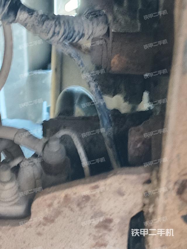 液压泵舱室正面整体（整机外观）