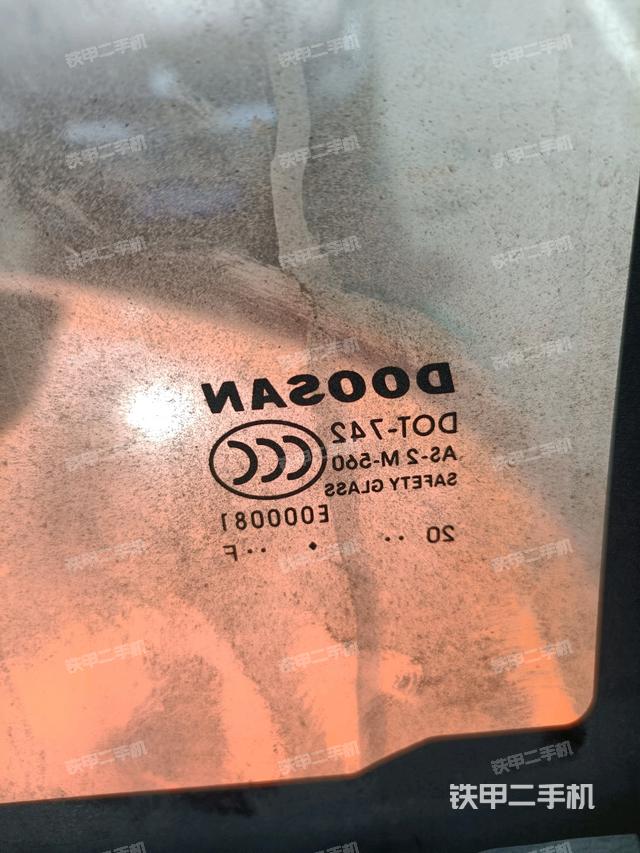 后窗玻璃角標(biāo)(駕駛室部分) 后窗玻璃角標(biāo)(駕駛室部分)