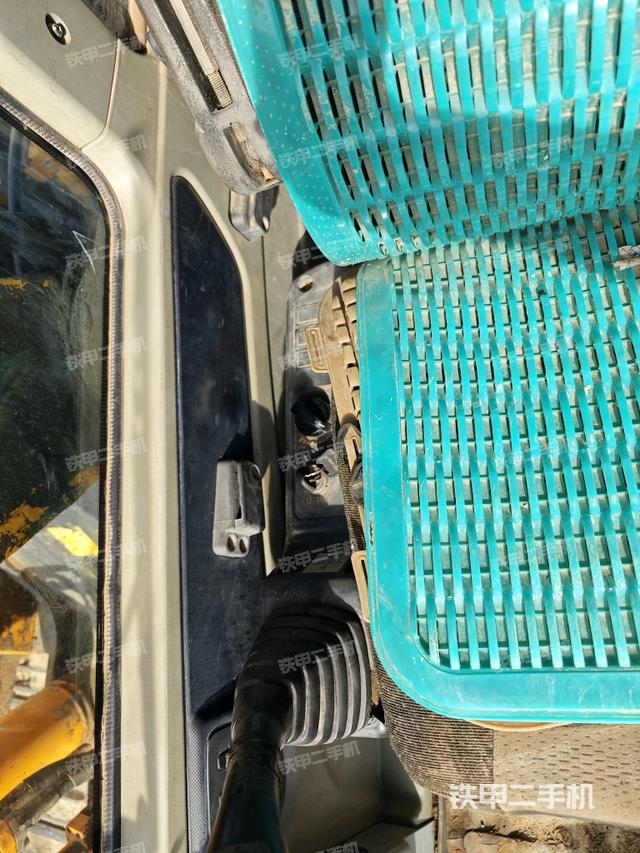 座椅右側(cè)控制臺/鑰匙門/油門/含右手柄（駕駛室部分）