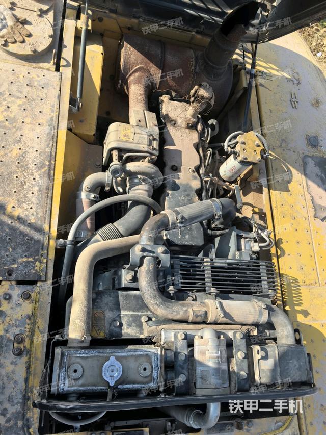 發(fā)動(dòng)機(jī)室（上車(chē)部件）