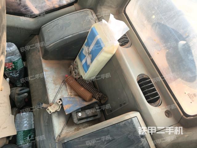 座椅左側(cè)控制臺/音響/含左手柄（駕駛室部分）