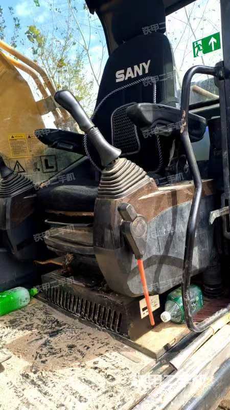 駕駛室整體（整機(jī)外觀）