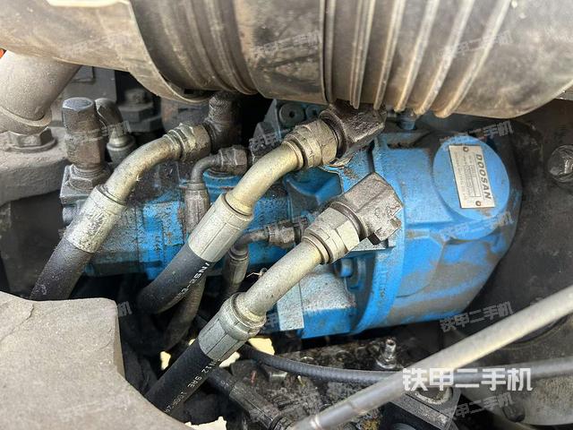 液壓泵艙室正面整體（整機(jī)外觀）