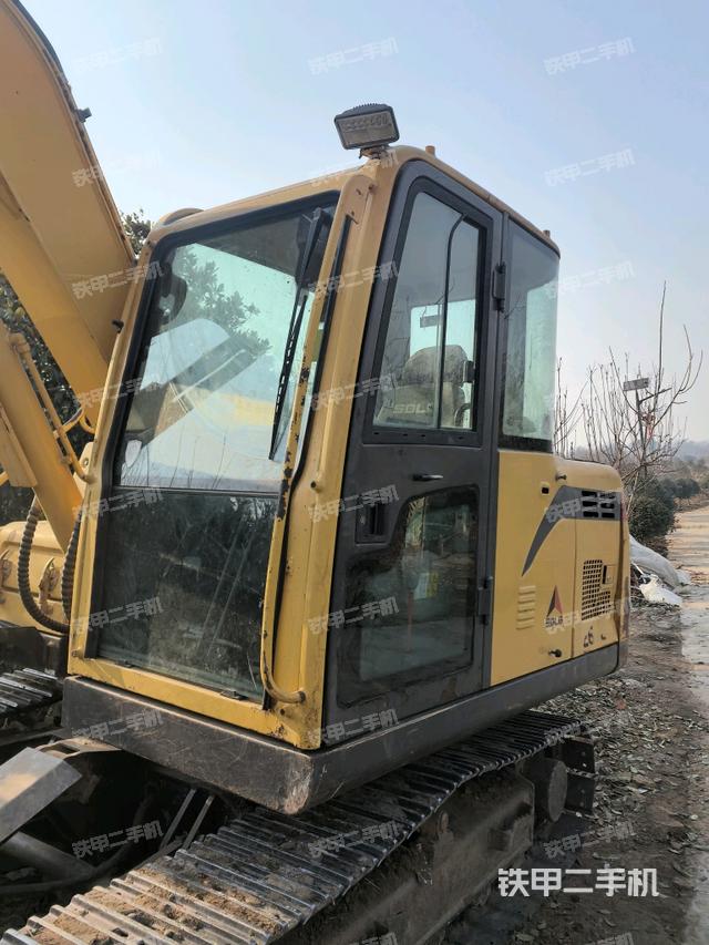 ?駕駛室正側(cè)（駕駛室部分）