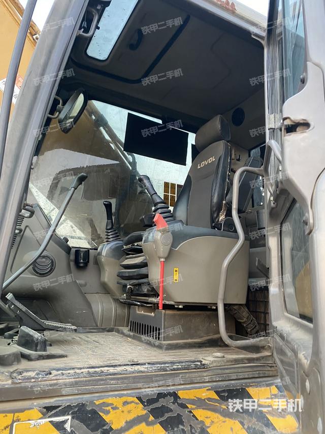 駕駛室整體（整機(jī)外觀）