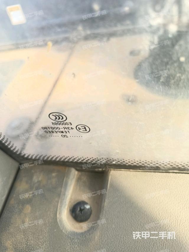 后窗玻璃角標（駕駛室部分）