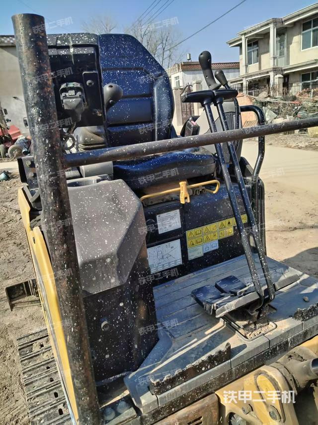 回轉(zhuǎn)馬達和主控閥（整機外觀）