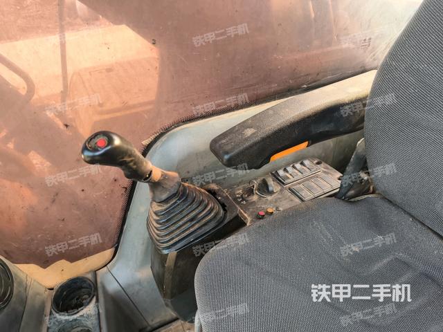 駕駛室左前45度（駕駛室部分）