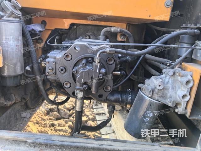 液壓泵艙室正面整體(整機外觀) 液壓泵艙室正面整體(整機外觀)