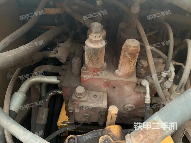 回轉(zhuǎn)馬達和主控閥（整機外觀）