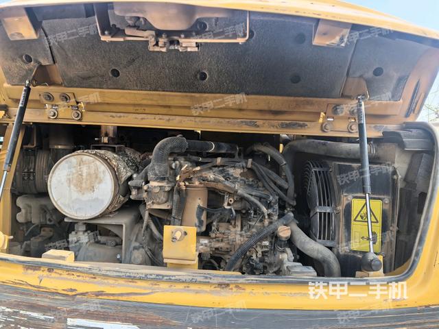 發(fā)動(dòng)機(jī)室（上車(chē)部件）