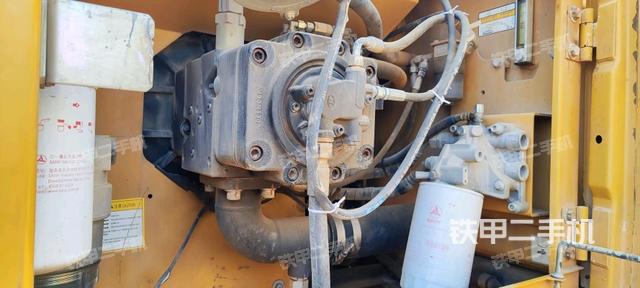 液壓泵艙室正面整體(整機(jī)外觀) 液壓泵艙室正面整體(整機(jī)外觀)