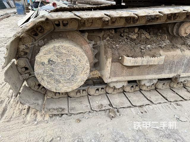 右驅(qū)動輪（行走機構(gòu)）