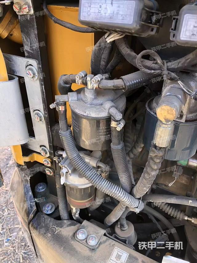 液壓泵艙室正面整體(整機(jī)外觀) 液壓泵艙室正面整體(整機(jī)外觀)