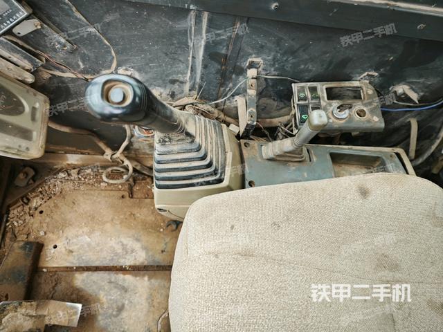 座椅右側(cè)控制臺(tái)/鑰匙門/油門/含右手柄(駕駛室部分) 座椅右側(cè)控制臺(tái)/鑰匙門/油門/含右手柄(駕駛室部分)