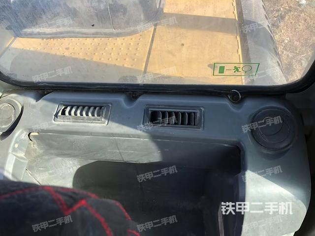 駕駛室頂部（整機外觀）