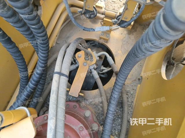 中央回轉(zhuǎn)接頭特寫（上車部件）