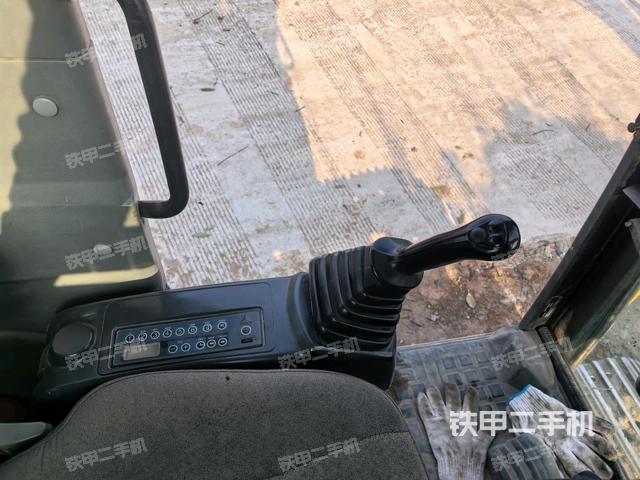 座椅左側(cè)控制臺(tái)/音響/含左手柄（駕駛室部分）