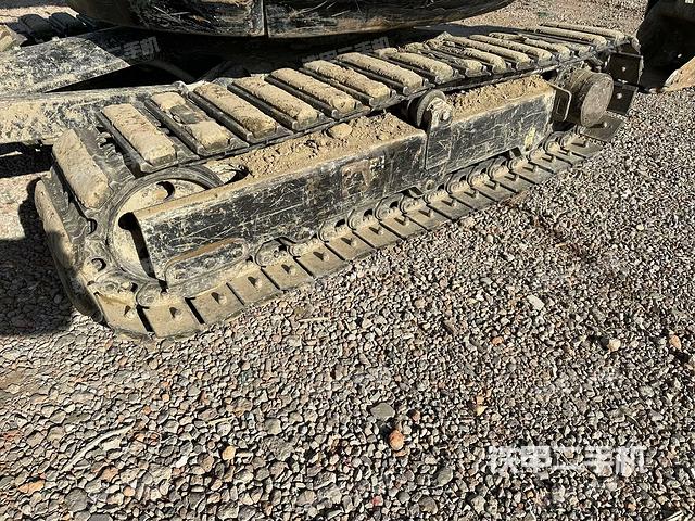 單側(cè)履帶整體(整機(jī)外觀) 單側(cè)履帶整體(整機(jī)外觀)