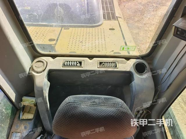 座椅左側控制臺/音響/含左手柄（駕駛室部分）