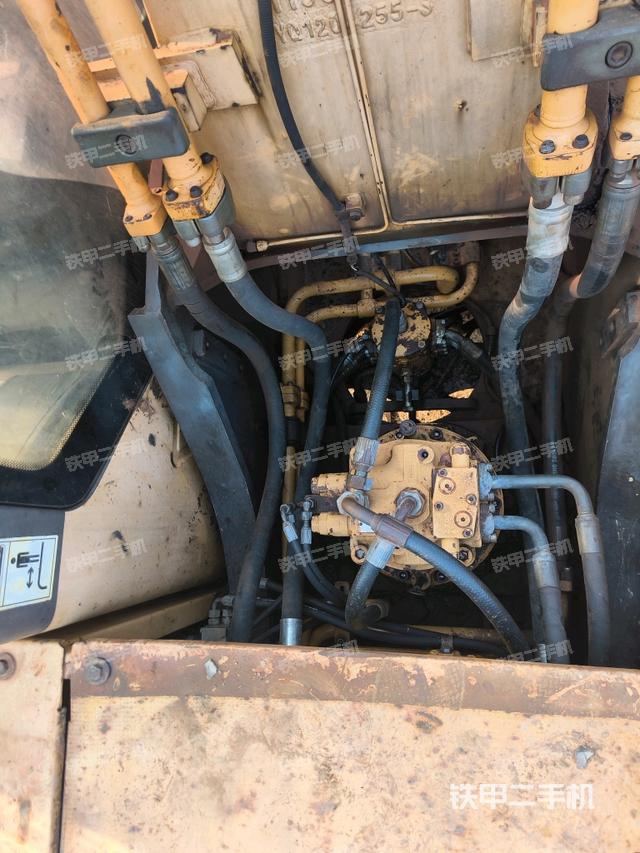 回轉(zhuǎn)馬達（上車部件）