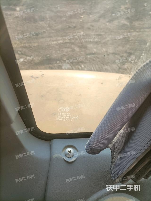 后窗玻璃角標（駕駛室部分）