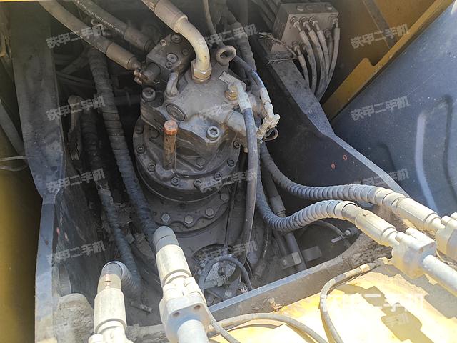 回转马达和主控阀（整机外观）