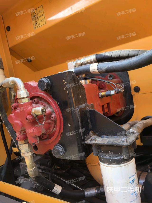 液壓泵斜45?左（大件艙室）