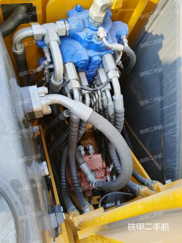 回轉(zhuǎn)馬達(dá)和主控閥（整機(jī)外觀）