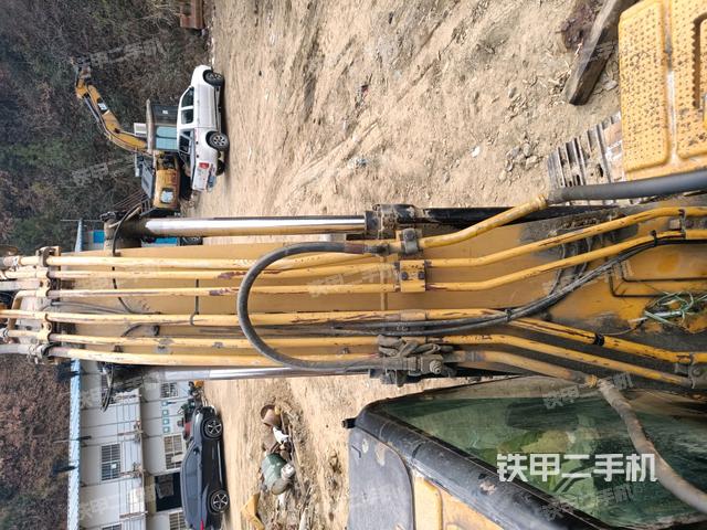 大臂背部俯視(工作和回轉(zhuǎn)裝置) 大臂背部俯視(工作和回轉(zhuǎn)裝置)