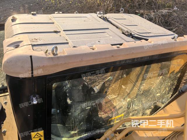 駕駛室頂部（整機外觀）