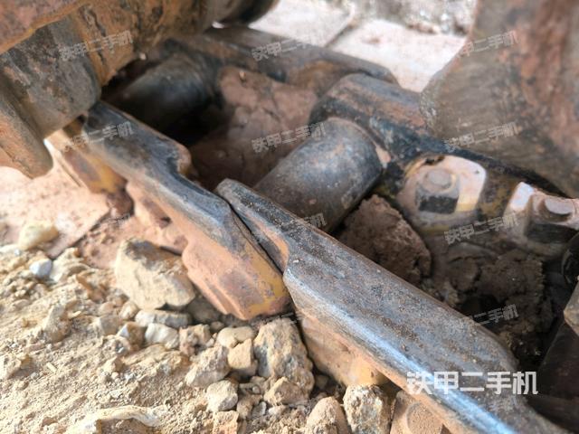 右驅(qū)動輪（行走機構(gòu)）