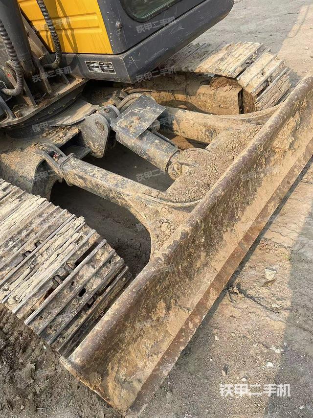 轉(zhuǎn)盤(pán)和下車(chē)架正前（工作和回轉(zhuǎn)裝置）