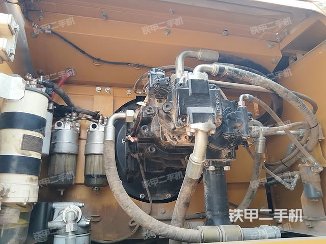 液壓泵艙室正面整體（整機(jī)外觀）